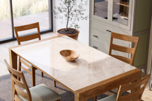 Mesa Fuerteventura 160 estirable | Silla Segre | Vitrina Genova | GENOVA 82/01 – COMEDORES